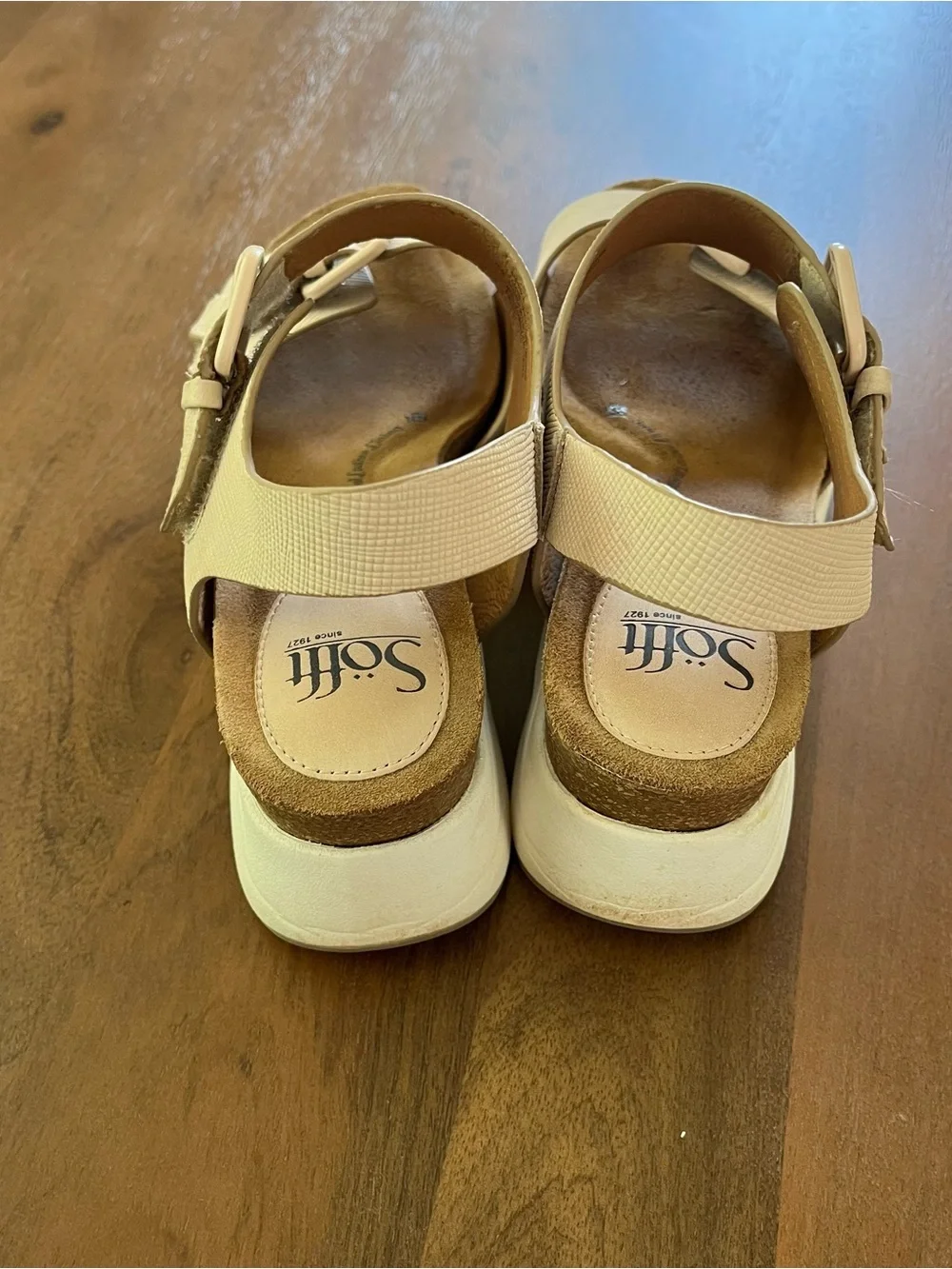 Sofft Women's Ivory/Tan Platform Sandals with Velcro Buckle 7.5